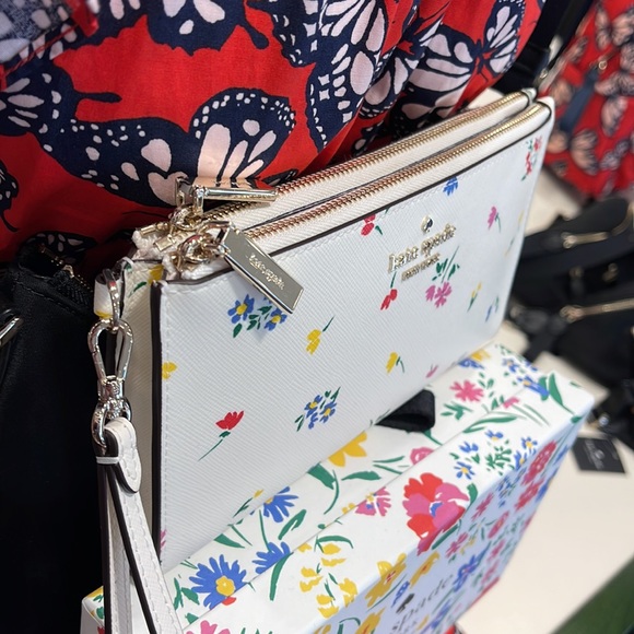 Kate Spade Staci Garden Bouquet Boxed Zip Wristlet
Cream Multi - Picture 9 of 16